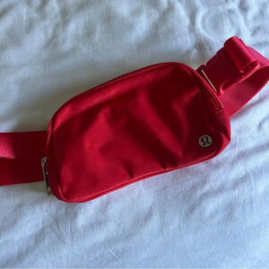 🆕 WOT Lululemon Everywhere Belt Bag - Dark Red?